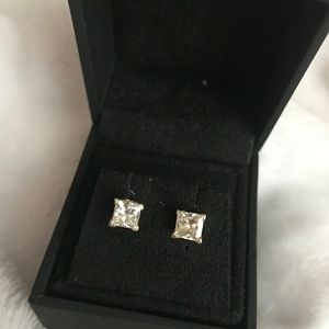 14 karat white gold 2.00 carat diamond stud prince